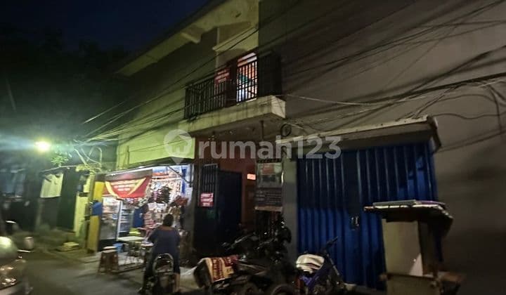 Kost dan 2 Toko Kecil 2 Lantai Dekat Akses Tol Dekat Pusat Perbelanjaan di Warakas, Jakarta Utara