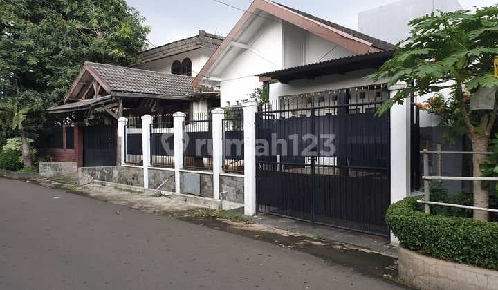 Rumah Bagus jalan Ikan Ikan, Jakarta Timur