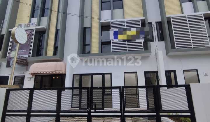 3-Storey Shophouse Ready to Occupy in Hybridhome Prima Harapan Regency, Bekasi