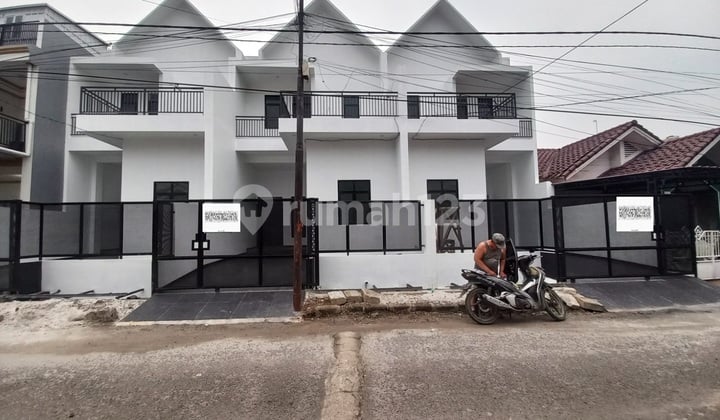 Rumah 2 Lantai SHM Siap Huni di Bulevar Hijau, Bekasi