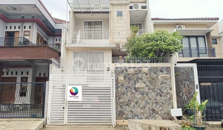Rumah 2 Lantai HGB Dekat Akses Tol di Komplek Billymoon Pondok Kelapa, Jakarta Timur