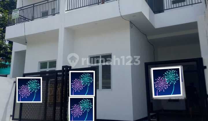 Rumah 2Unit Hook dan Badan 2 Lantai Siap Huni di Bulevar Hijau Harapan Indah, Bekasi