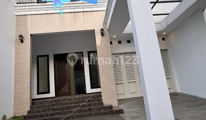 Jual Rumah Mewah Lokasi Pinggir Jalan Komplek di Duren Sawit Jakarta Timur