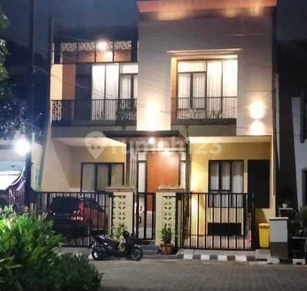 Dijual rumah cantik full furnished siap huni di Tmn Century 1, Pekayon, Bekasi Selatan
