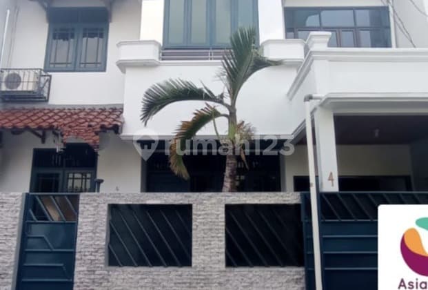 Disewakan Rumah 2 lantai Semi Furnish di dekat Rawamangun