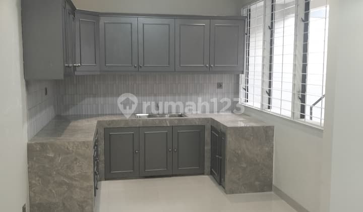 Dijual Rumah di Taman Holis 1