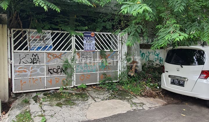 Rumah di Jalan Taman Katalia Utara, Jakarta Barat