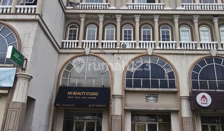 For Sale: Fresh Market Green Lake City Shop House