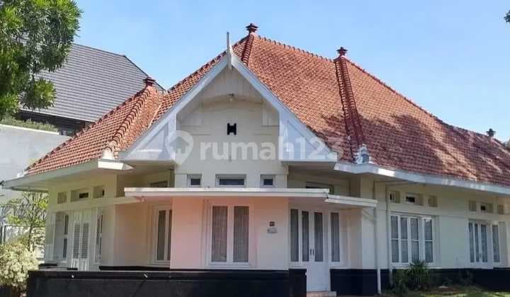 Rumah Kolonial Strategis Ijen Boulevard Malang Kota