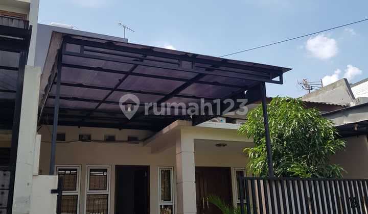 1.5-Storey House in Pulomas, East Jakarta Strategic Location