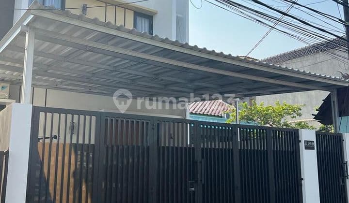 2-Story Strategic House in Utan Kayu, East Jakarta