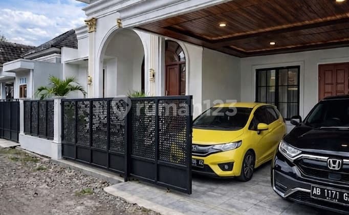 Dijual 2 Unit Couple - Rumah American Classic Style Utara Sd Model