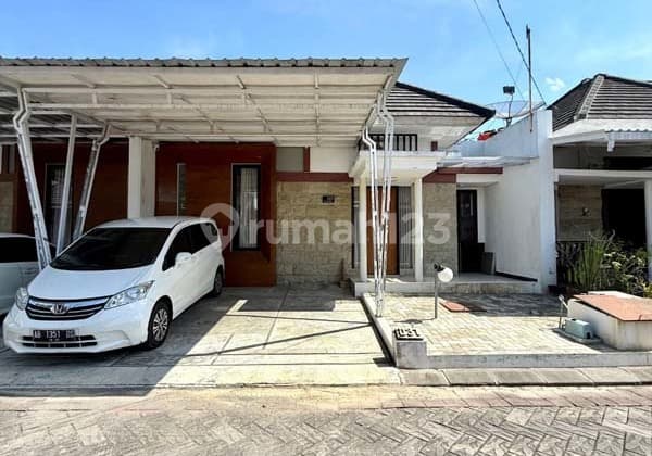 RUMAH SIAP HUNI MEWAH DALAM PERUMAHAN ELITE DI NGENTAK BANGUNJIWO KASIHAN BANTUL DEKAT KAMPUS UMY .