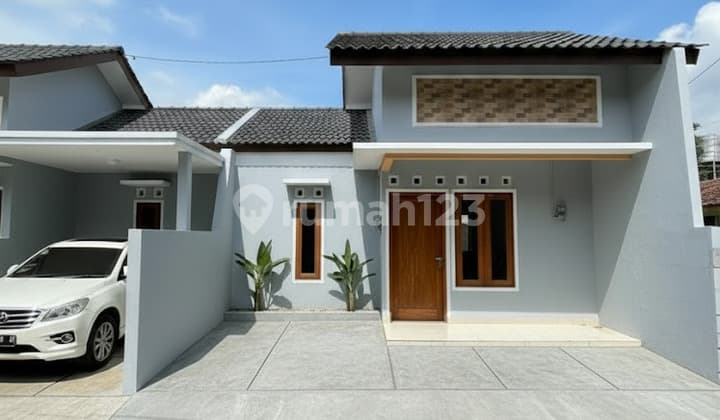 Beautiful Minimalist House at Super Affordable Price, Strategically Located in Bimomartani