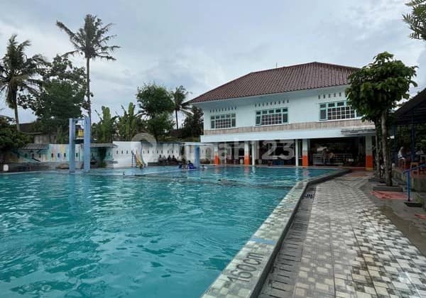 Dijual Rumah Luas dengan Kolam Renang Umum Cocok untuk Villa Hunian & Investasi Liburan