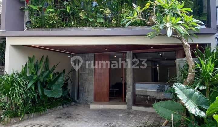 Rumah Semi Villa Unggasan