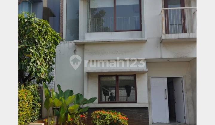 Disewakan Rumah Luas & Siap Huni di Cluster Zebrina - Kunci Ready (007)