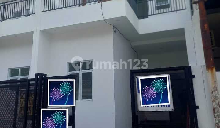 Dijual Rumah Scandinavian di Bulevar Harapan Indah (018)