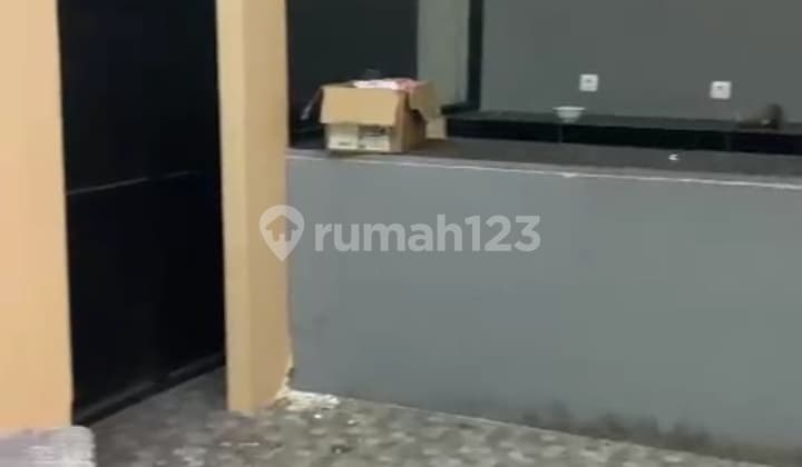 RUKO MURAH, 2 1/2 LANTAI, STRATEGIS, DI JLN UTAMA COCOK UNTUK USAHA COFFEE SHOP, KLINIK DLL DI KOJA JAKARTA UTARA
