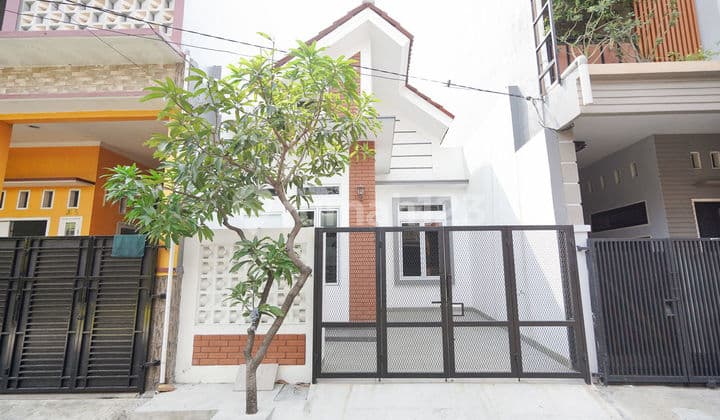 Rumah SHM 15 Menit ke Summarecon Mall Bekasi Hadap Utara Dibantu KPR J-36940