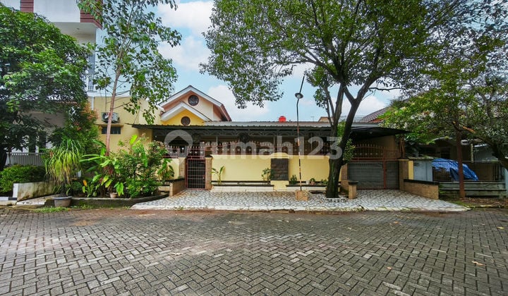 Rumah 6 Kamar Tidur SHM 15 Mnt ke Living World Kota Wisata Cibubur J-44505
