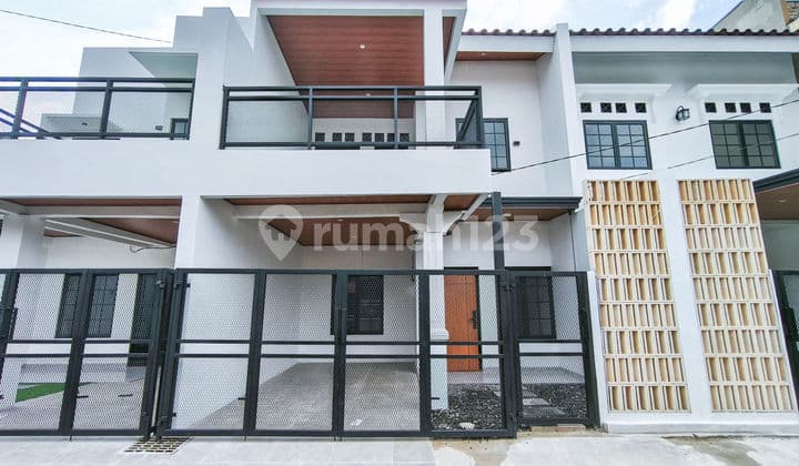 Rumah Cantik 2 Lt Dekat Cilodong 15 Menit ke Stasiun Siap Huni J39679
