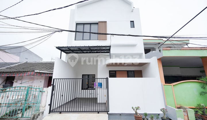 Rumah 15 Menit ke Mall Summarecon Bekasi SHM Dibantu KPR J-37657