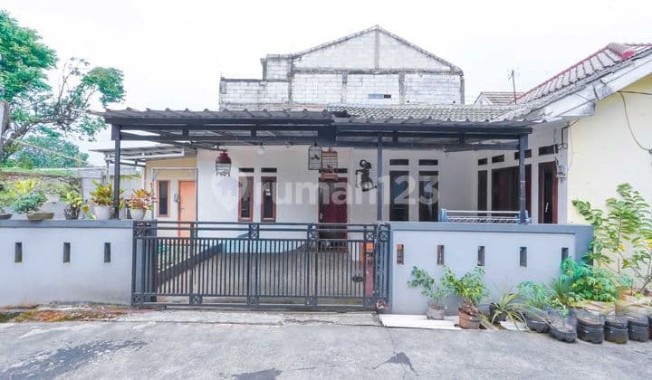 Rumah Strategis 15 Menit ke Terminal Sawangan Hadap Selatan J38243
