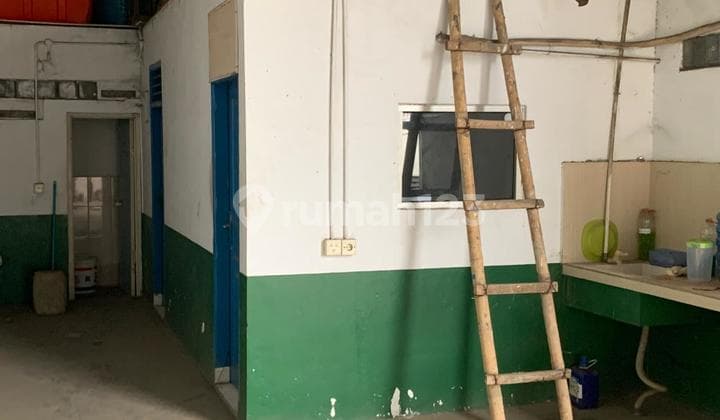 Warehouse Pantai Indah Dadap, land area 590 m2, good access for 40-foot containers, located within an industrial and warehouse area.