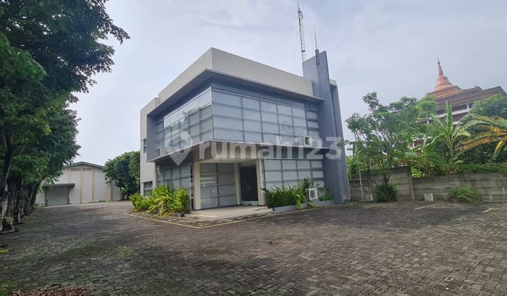 For rent warehouse + 2-story office building in West Marina Semarang.