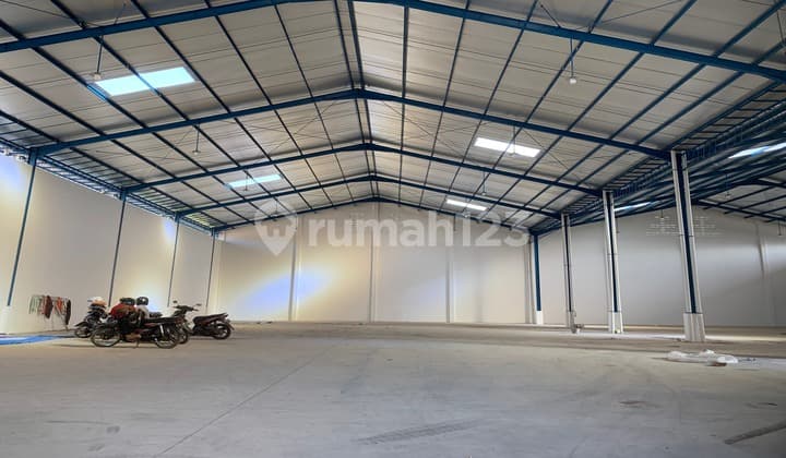 Gudang Akses Container di Kawasan Industri Gatsu Semarang