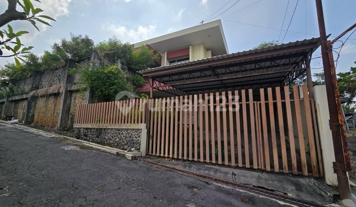 House in Borobudur Manyaran West Semarang