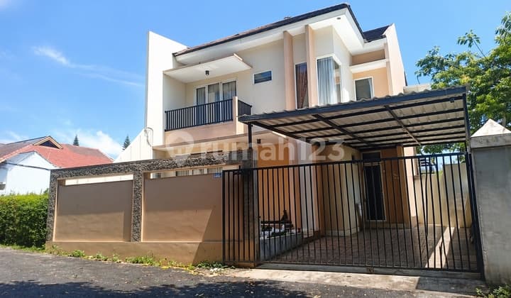 Rumah di Bukit Sari Semarang