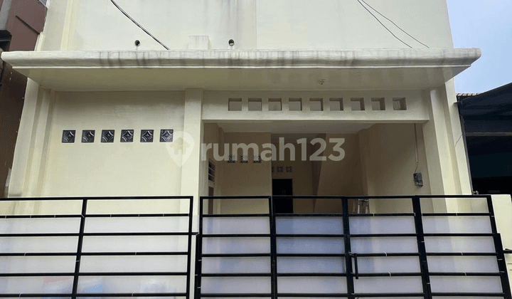 Jual Hunian Bagus 2 Lantai Dekat Pasar Kelapa Dua