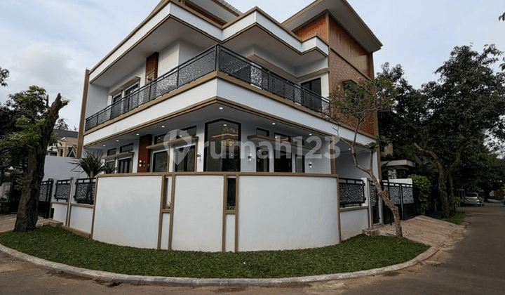 Brand New Kencana Loka Hook House in BSD