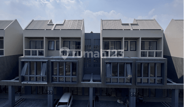 Ruko 3 Lantai dengan 2 Sisi Lokasi Super Strategis di Bsd City