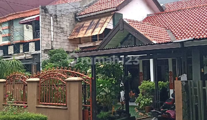 Rumah Strategis Dekat Daerah Komersial di Benhil Jakarta S9481
