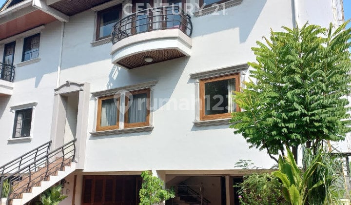 Rumah Townhouse Design Villa 2 Lt Kemang Jakarta Selatan S9247