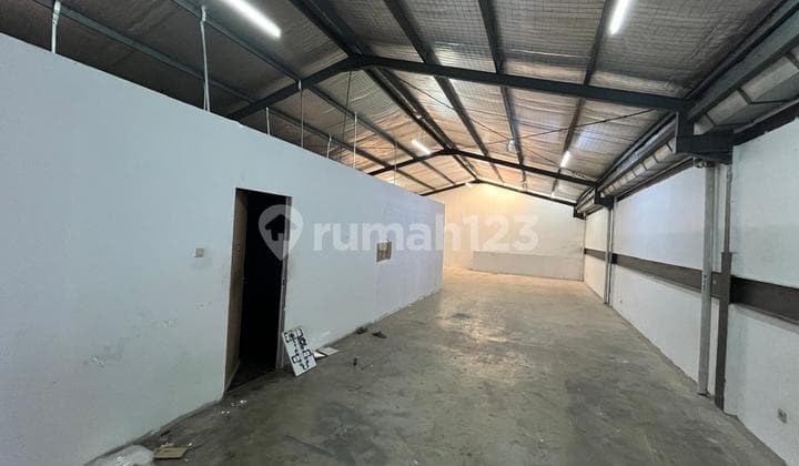 For Rent 3-Story Warehouse With Office And Lift In Elang Laut