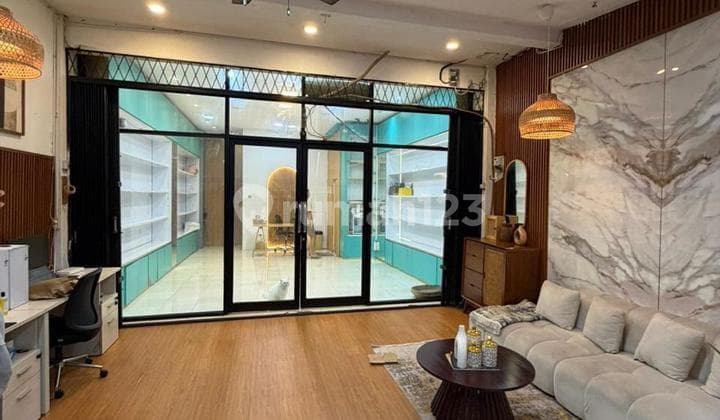 Dijual Cepat Rumah 4 Lantai Furnish Siap Pakai di Kebon Jeruk