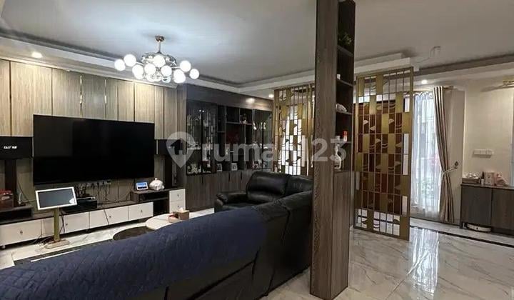 Dijual Rumah Boulevard Mewah 2 Lantai Siap Huni di Puri Mansion