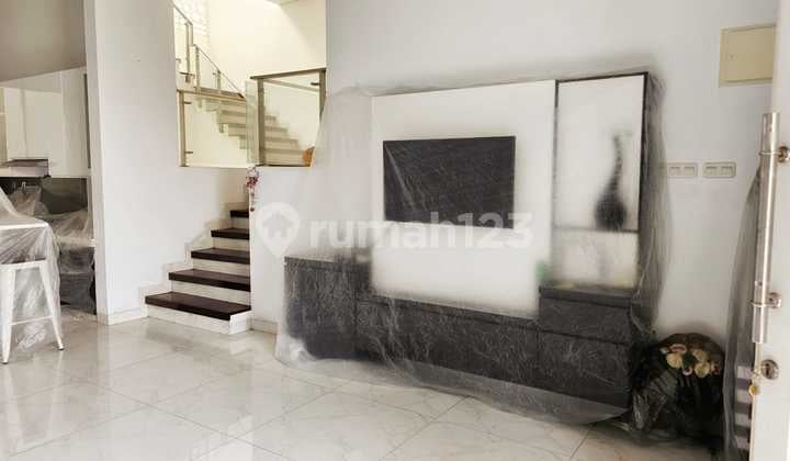 Disewakan Rumah Baru Furnish 2.5 Lantai di Citra Garden 2