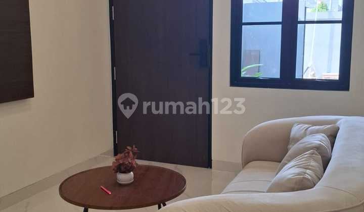 RUMAH 2 LT SIAP HUNI FULL FURNISH STRATEGIS DEKET TOL DAN JALUR TRANSJAKARTA
