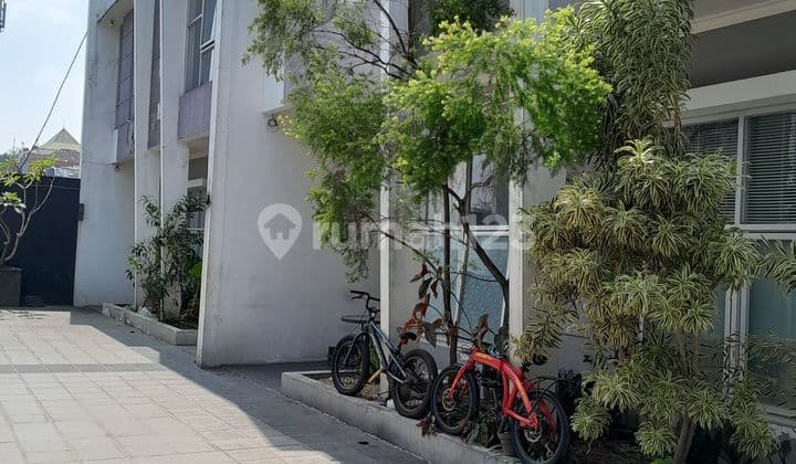 Rumah bergaya town house , cocok untuk pasangan milenial