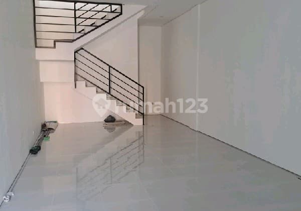 Ruko Baru 3Lt di Mainroad Antapani , Arcamanik Bandung Ref.04888