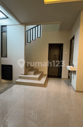 Rumah Minimalis 2 Lantai Strategis di Sayap Bkr, Moch Toha Ref.05398