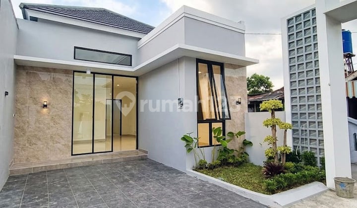 Rumah Baru Mewah Modern Kekinian Dalam Cluster 5 Unit One Gate System di Mlati Sleman Dekat Pasar Cebonganh