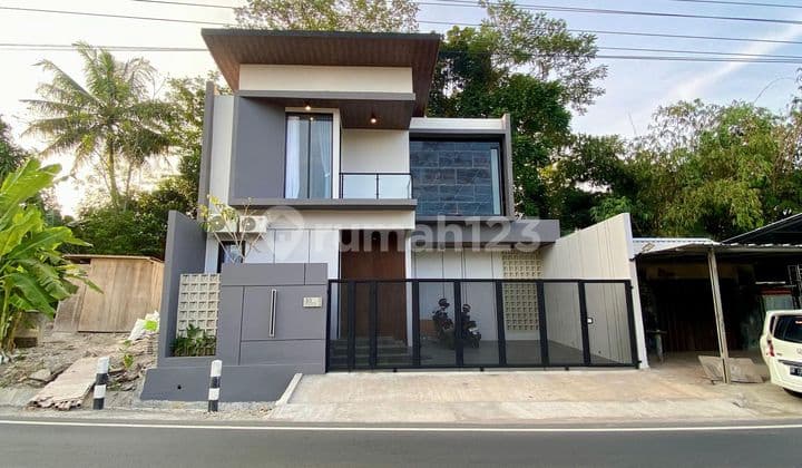 Rumah Mewah 2 Lantai Kontemporer Kekinian - Fully Furnished di Jalan Kaliurang Km.9 Ngaglik Sleman Dekat Perum. Greenhill