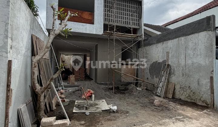 Rumah Mewah Moder Kontemporer 2 Lantai Full Furnished di Lokasi Premium Jalan Kaliurang Km.7 Dekat Kampus Ugm