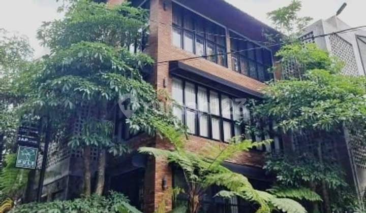 Dijual Rumah kostel eksklusif di Dekat Stadion Maguwoharjo Sleman Yogyakarta
Kost mewah barat Jogjabay Rumah 3 Lantai SHM